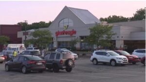 Woman stabs, kills 3-year-old boy, mother outside grocery store