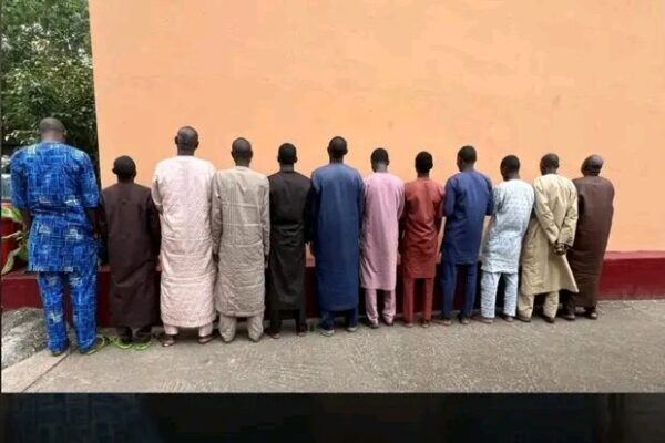 EFCC Arrests 12 Suspected Illegal BDC Operators In Lagos